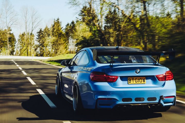 M4 Yas Marina Blau